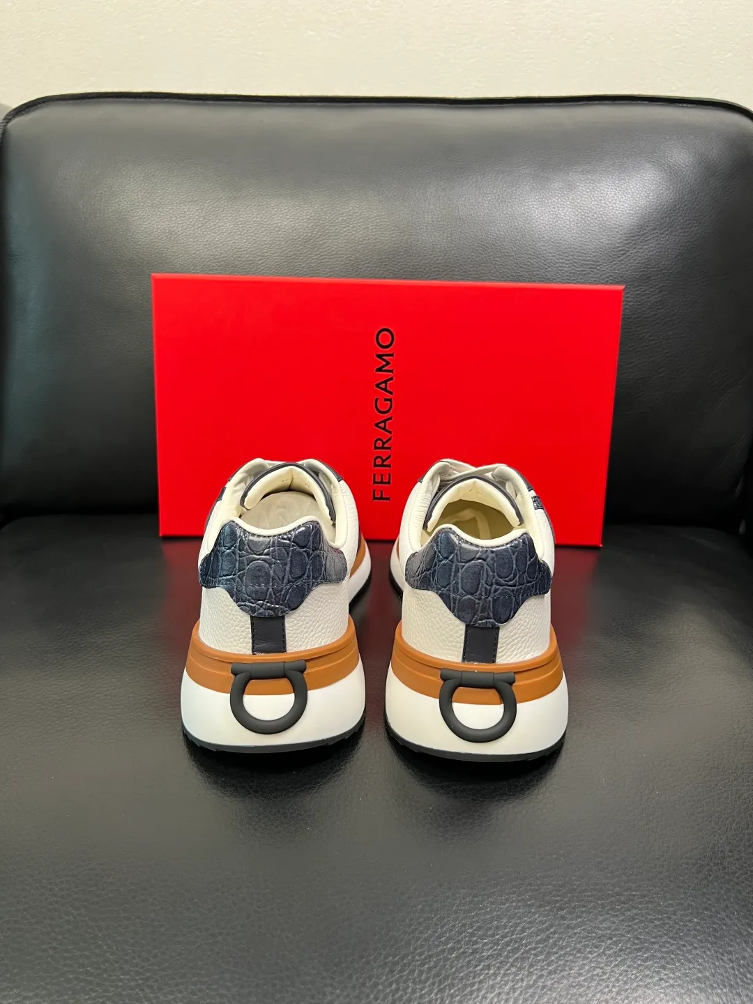Men's shoes 💰840 Ferragamo High-quality top crafts Ferragamo counters sell original factory configuration at the same time, imported original cowhide from Italy, imported water-dyed cow lining, soles: original factory special original soles are super comfortable, original factory and single goods, welcome to compare at the same time at the counter, code number 38-44 (customized 45 46)
